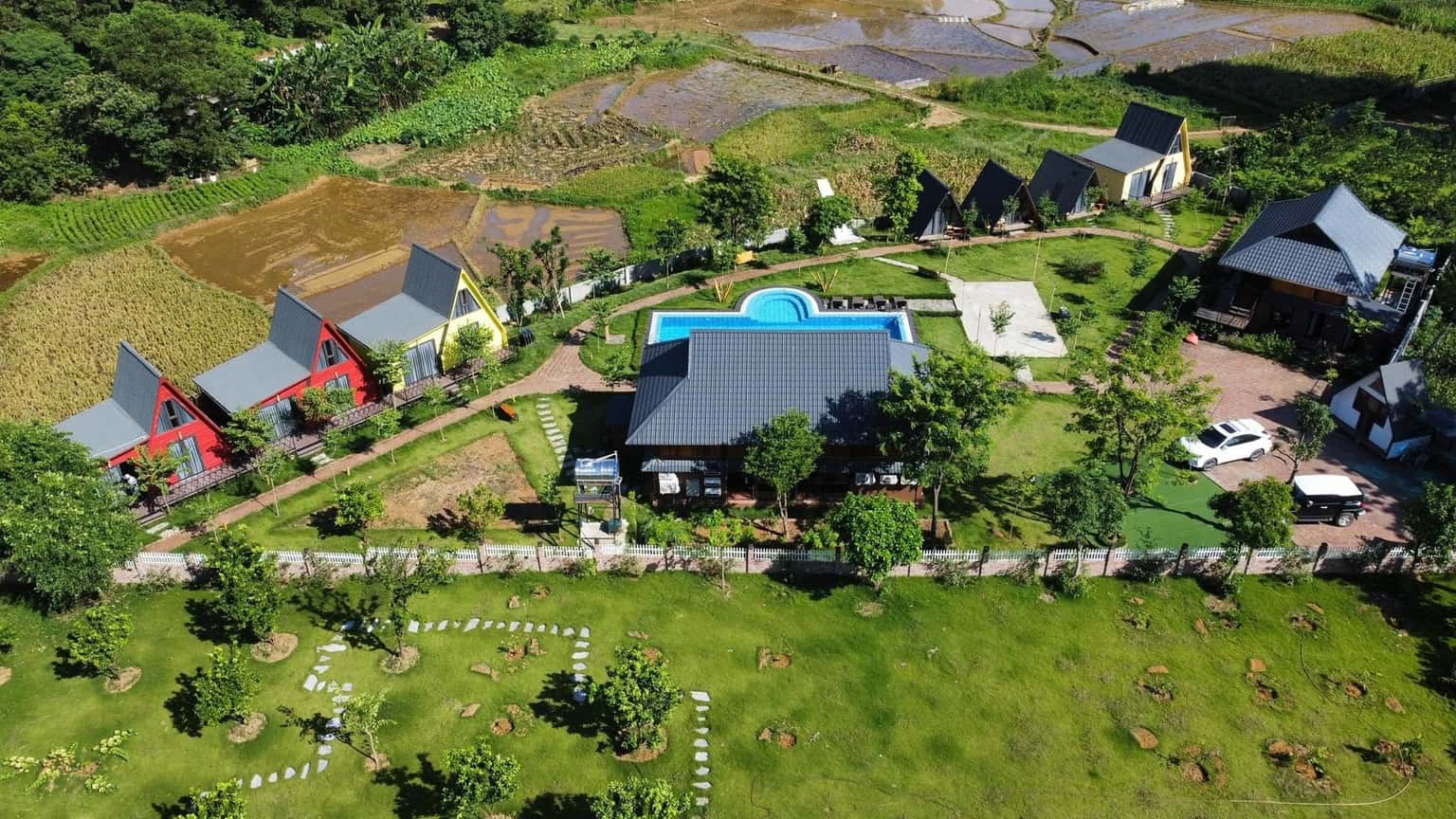 justfly khuon vien hoa ban homestay hoa binh