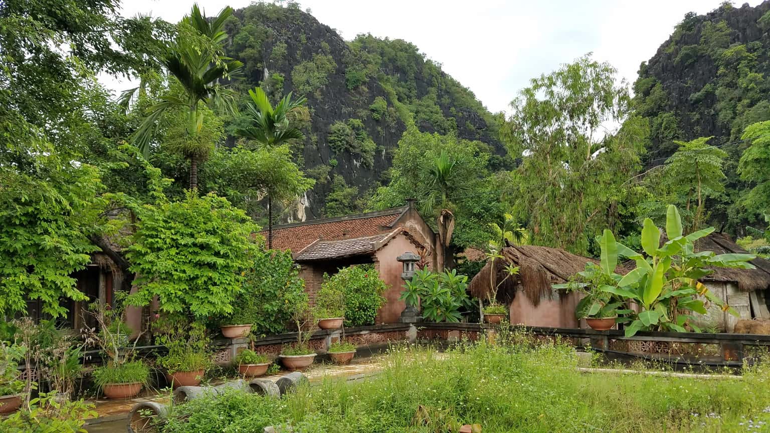 co vien lau dia diem du lich ninh binh attnib15