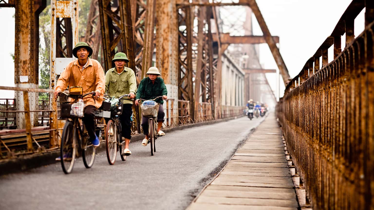 cau long bien dia diem du lich ha noi atthan27