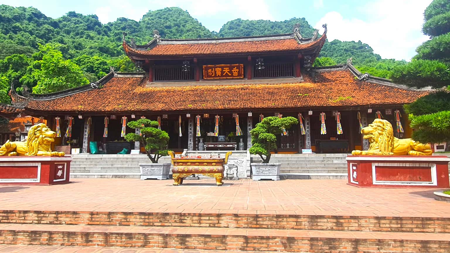 justfly chua huong hanoi