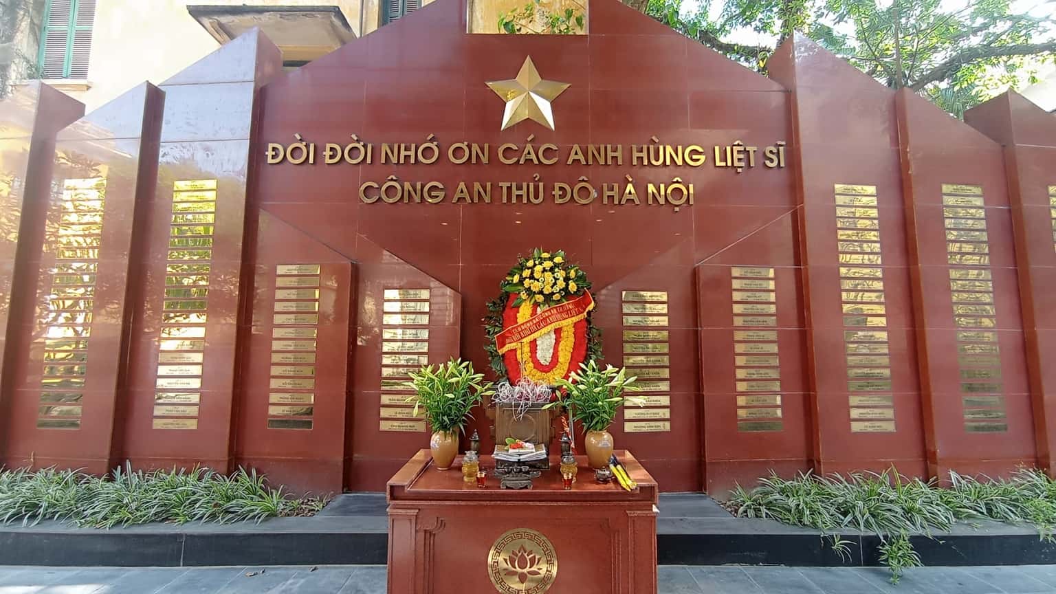 justfly bao tang cong an hanoi