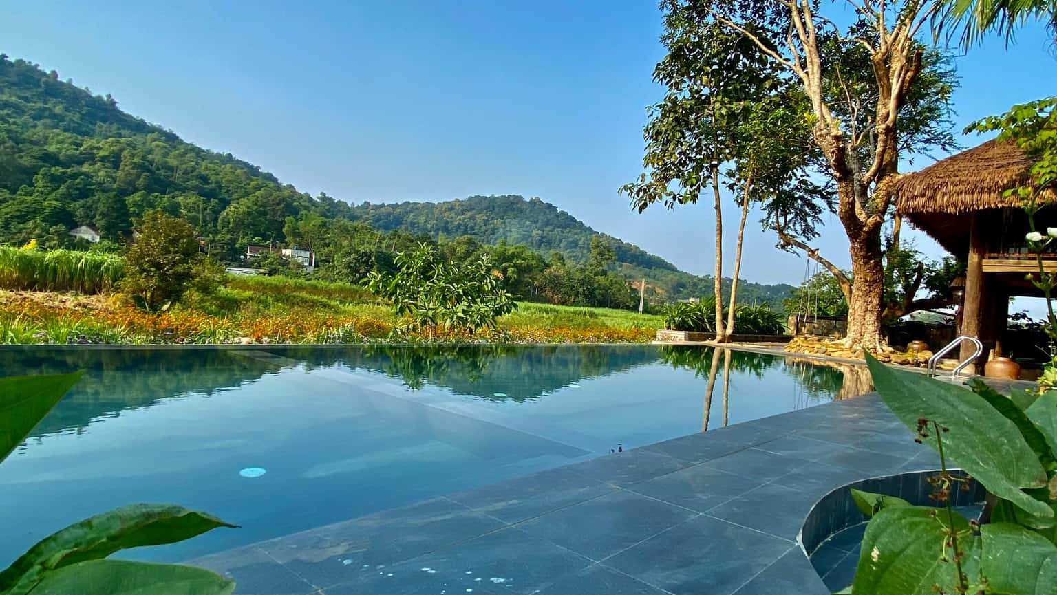 justfly khuon vien chung bavi hideaway