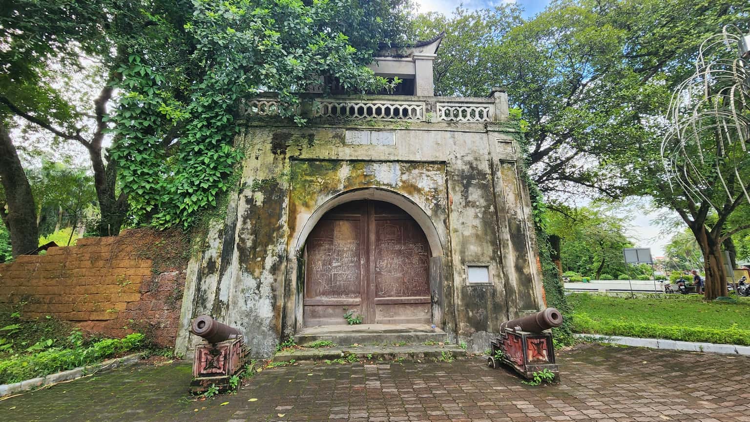 thanh co son tay dia diem du lich ha noi83