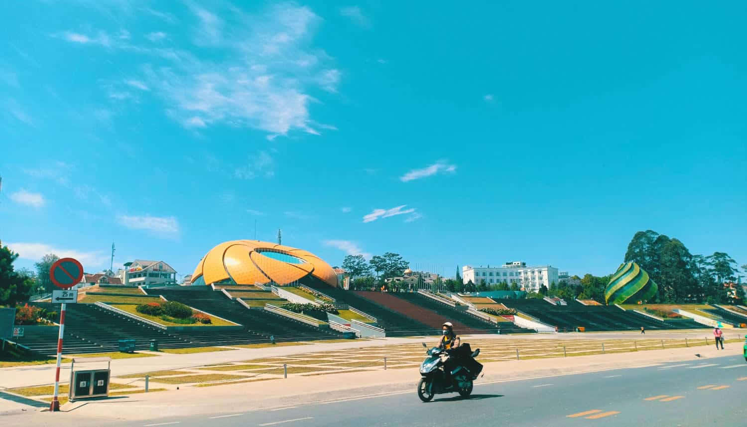 justfly quang truong lam vien da lat