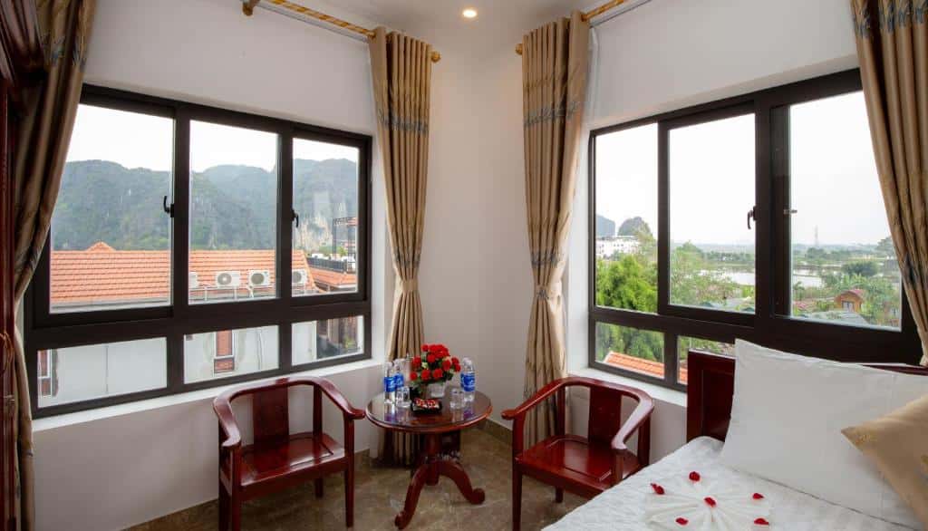 phong gia dinh co ban cong lys homestay ninh binh