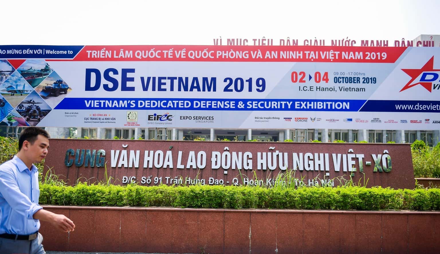 justfly cung van hoa lao dong huu nghi viet xo hanoi