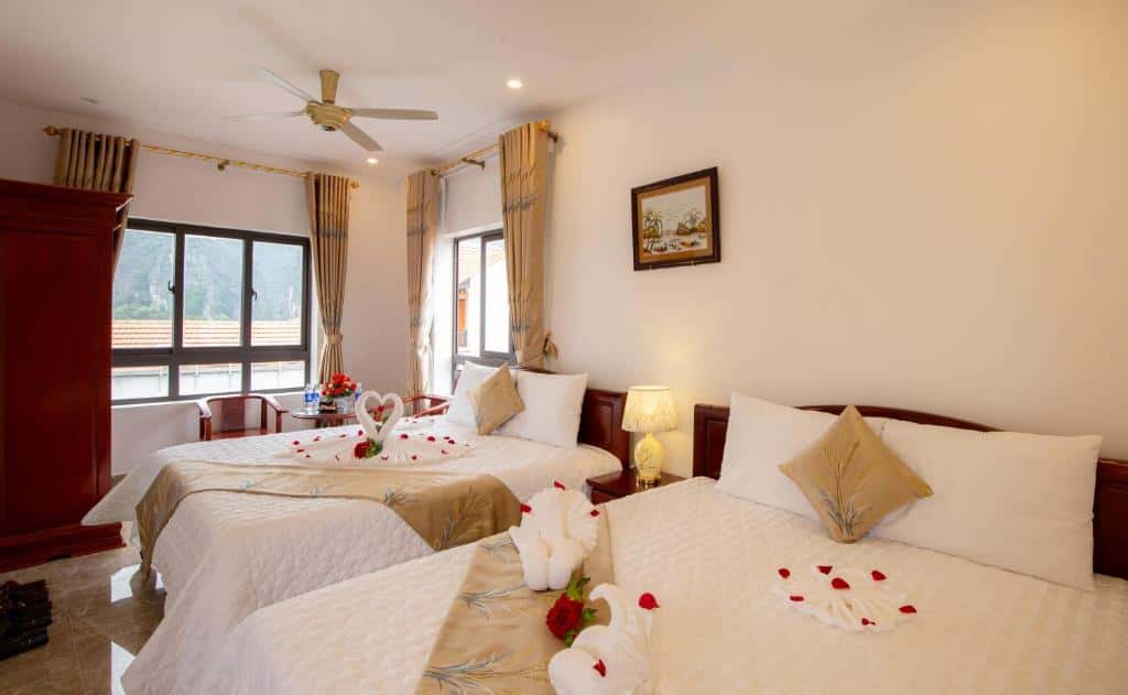 phong gia dinh co ban cong lys homestay ninh binh