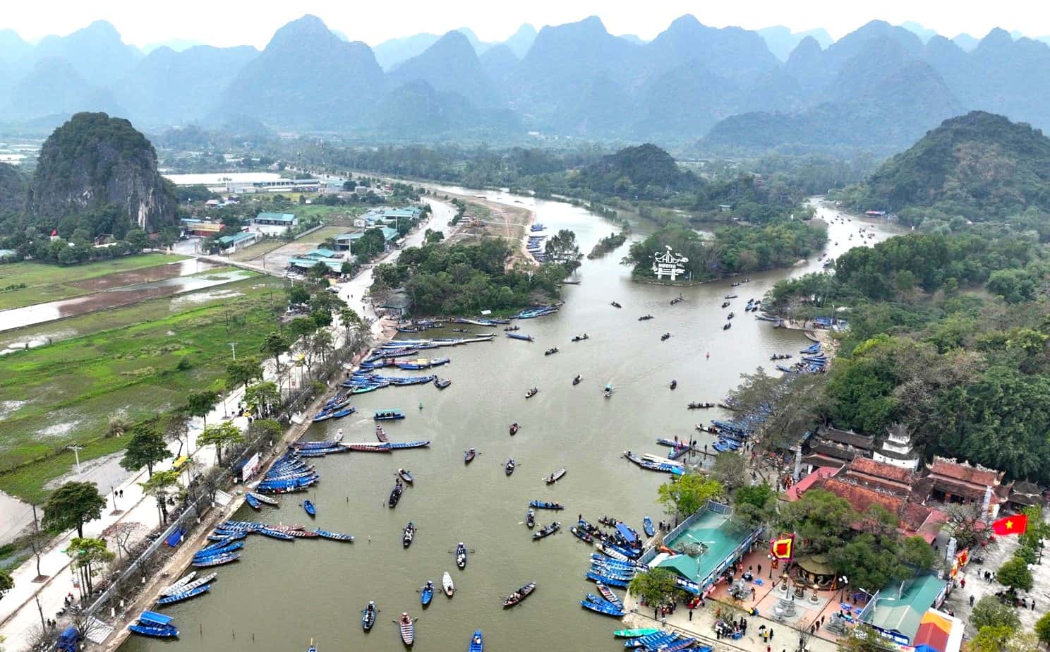 justfly chua huong hanoi