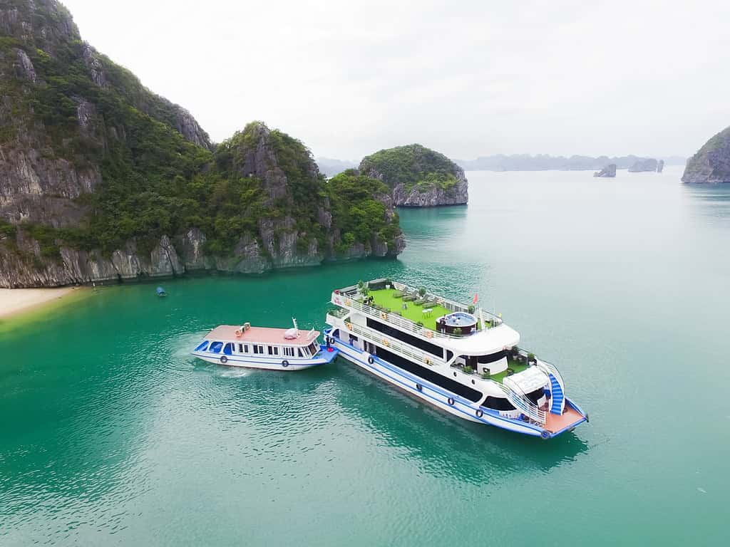 Tour Du Thuyền La Casta Daily, Hạ Long