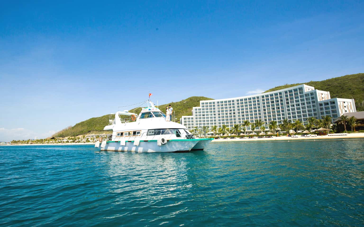 Tour Du Thuyền Hòn Mun - Robinson - Hòn Tằm (Trọn gói có lặn)