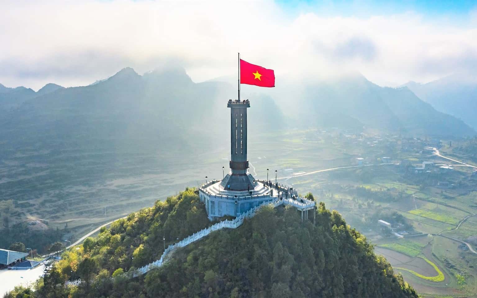 justfly cot co lung cu ha giang