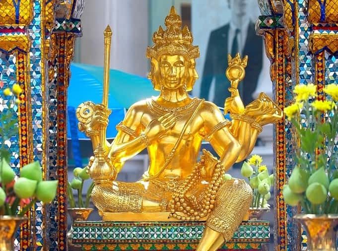 tuong phat bon mat bangkok thai lan