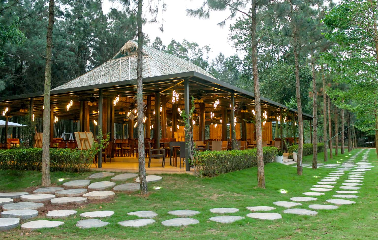 nha hang the beach flamingo dai lai resort 