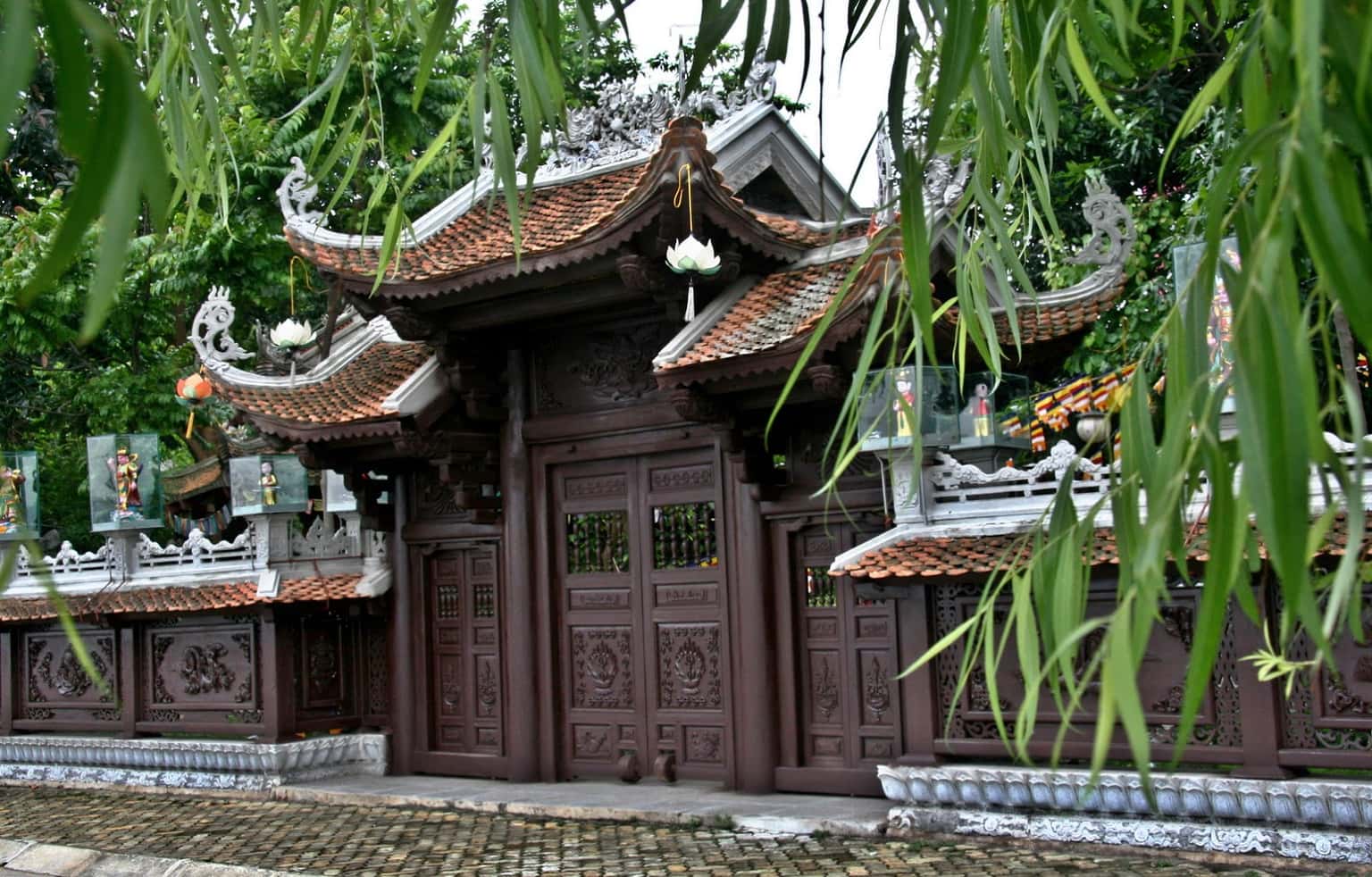chua van nien tay ho dia diem du lich ha noi atthan64