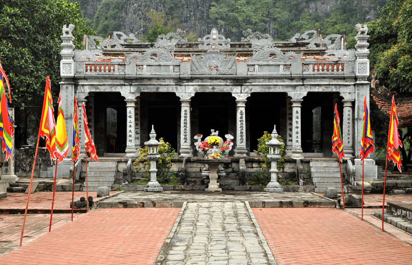 den thai vi dia diem du lich ninh binh attnib14