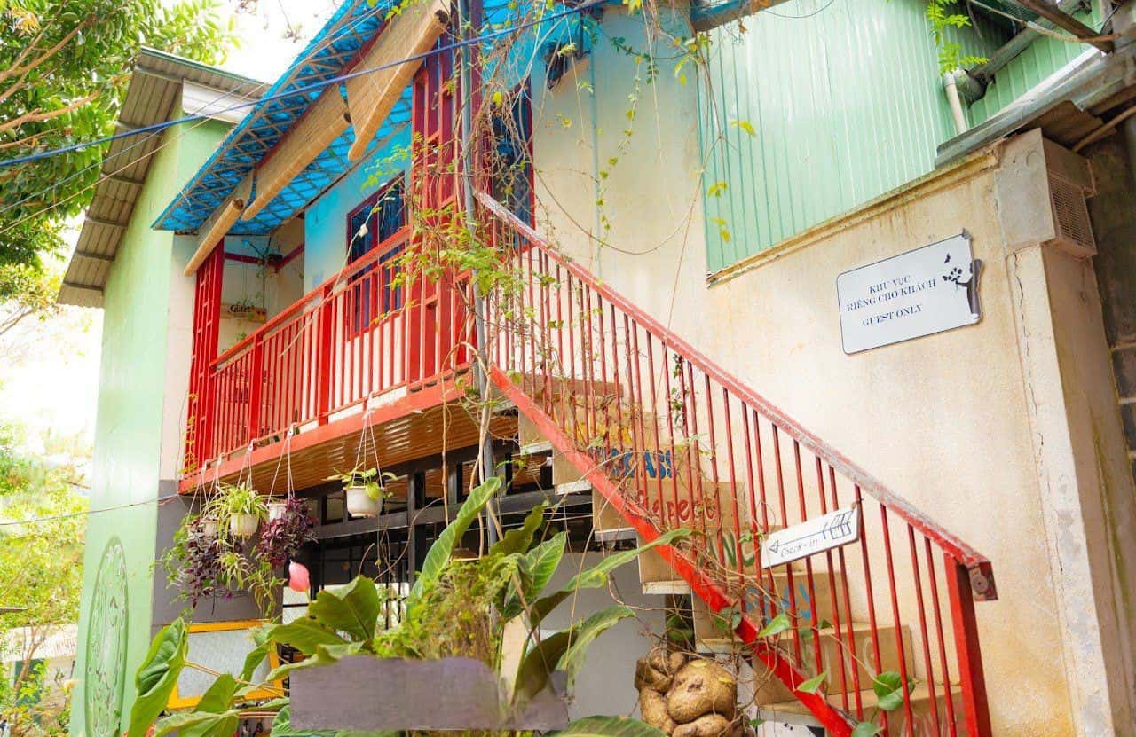 justfly giuong tang the lake house da lat