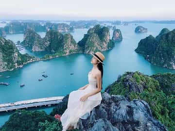 nui bai tho ha long