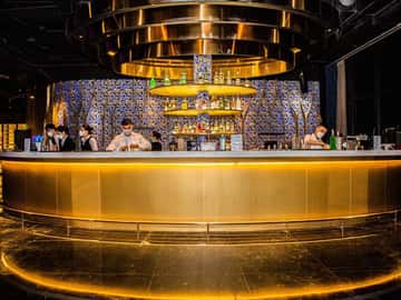 sky21 bar lounge ha long