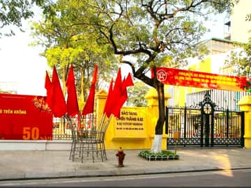 justfly bao tang chien thang b52 hanoi