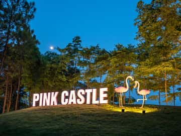 Pink Castle与Flamingo Đại Lải巧克力博物馆