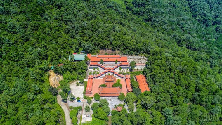 chua non nuoc soc son ha noi