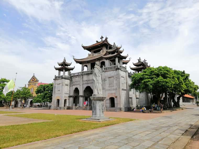 nha tho da phat diem ninh binh