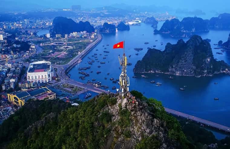 nui bai tho ha long
