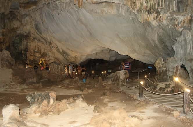 hang tien ong dia diem du lich ha long attvdo18