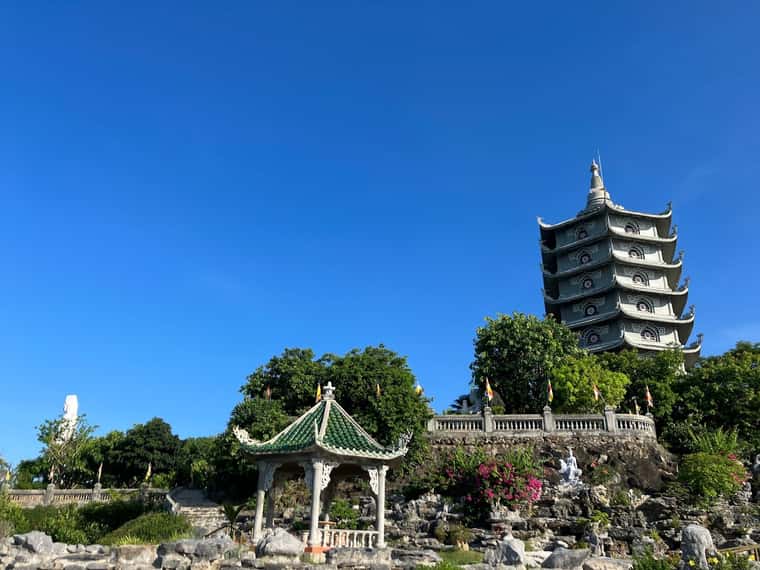 chua linh ung son tra da nang