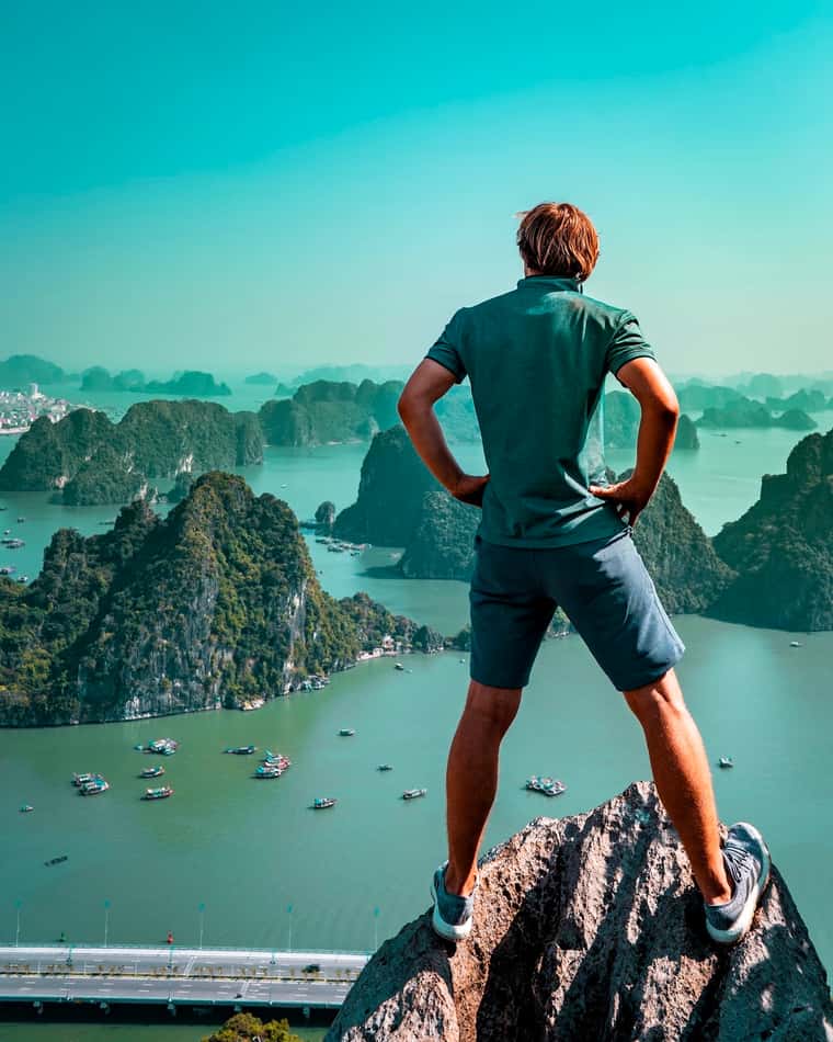 justfly-nui-bai-tho-dia-diem-du-lich-ha-long-3.jpg