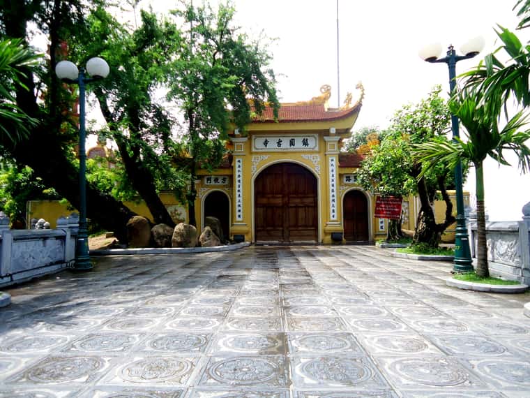justfly-chua-tran-quoc-ha-noi5.jpg