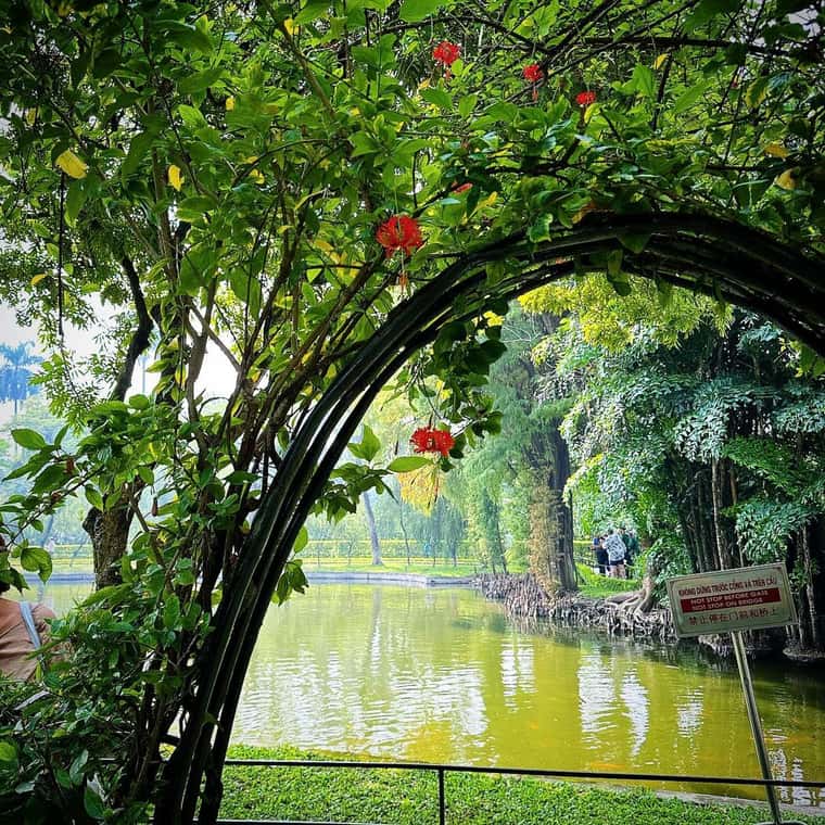 justfly nha san bac ho hanoi