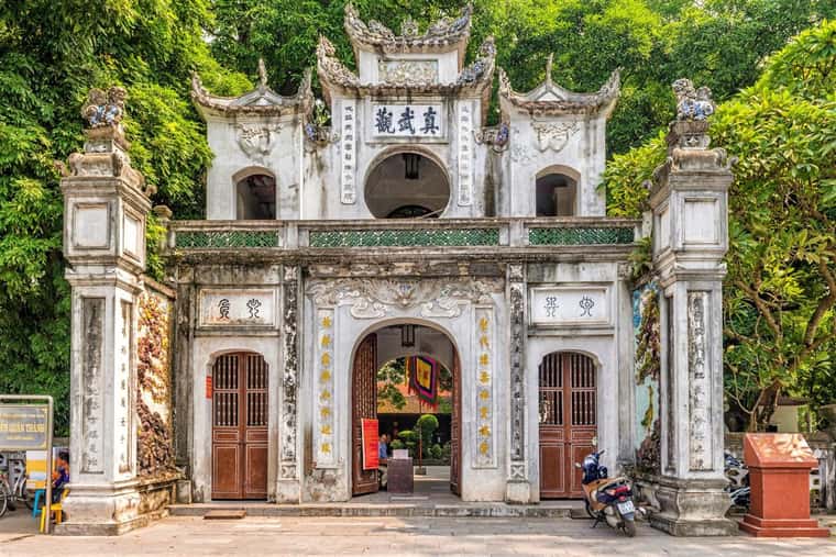 justfly den quan thanh hanoi