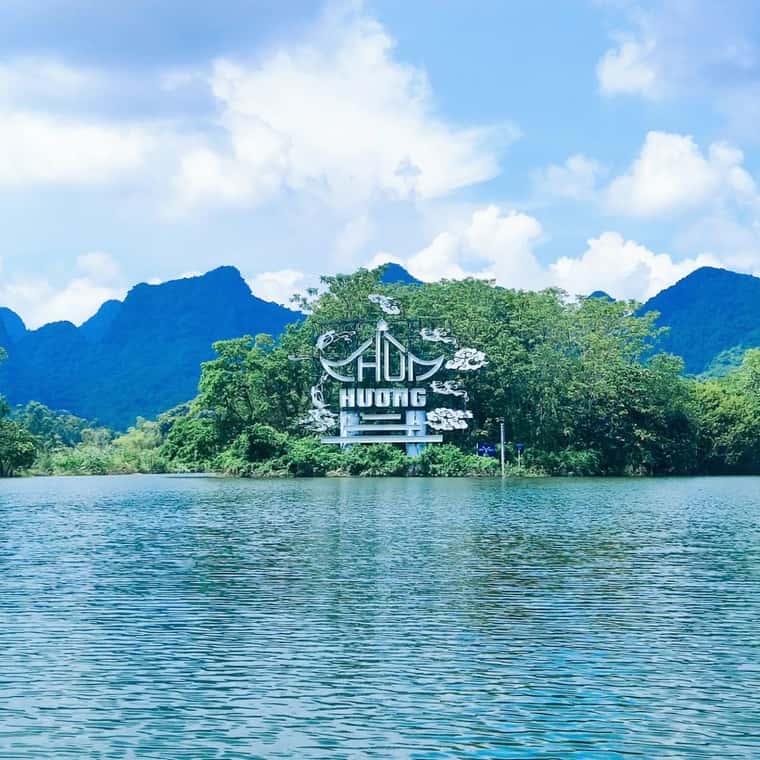 justfly chua huong hanoi