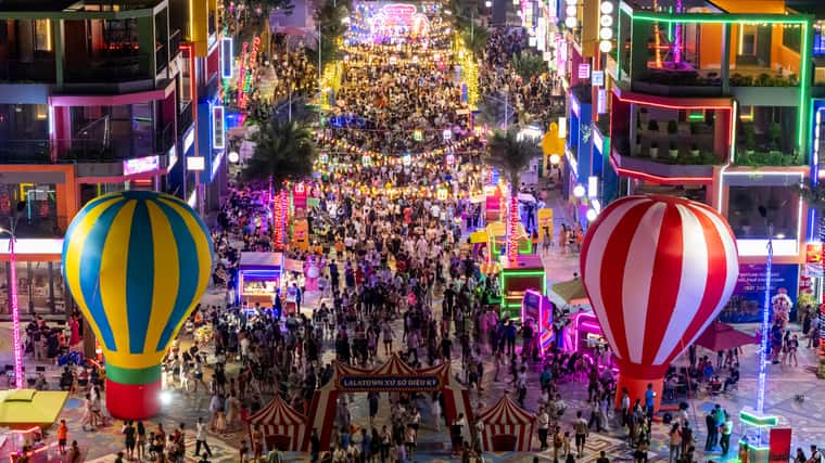 flamingo-dai-lai-night-street-05.png