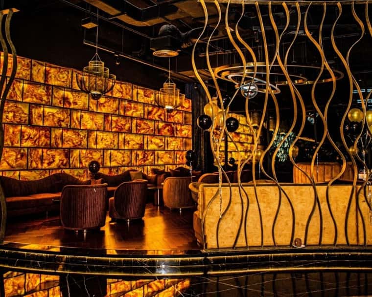 sky21-bar-lounge-ha-long-4.jpg